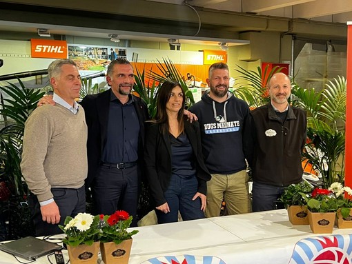 Gli attori protagonisti alla presentazione di oggi da Agricola della School Cup Gli attori protagonisti alla presentazione di oggi da Agricola della School Cup