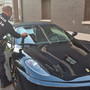 Guidava una Ferrari senza la patente, nei guai un automobilista svizzero: sequestro e maxi multa Guidava una Ferrari senza la patente, nei guai un automobilista svizzero: sequestro e maxi multa