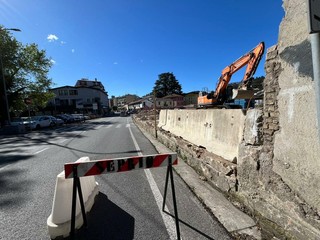 La situazione del cantiere dell'ex Aermacchi dopo l'abbattimento del muro di cinta in via Crispi di questa mattina
