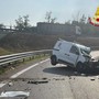 Il furgone schiantatosi all'uscita di Sesto Calende/Vergiate Il furgone schiantatosi all'uscita di Sesto Calende/Vergiate