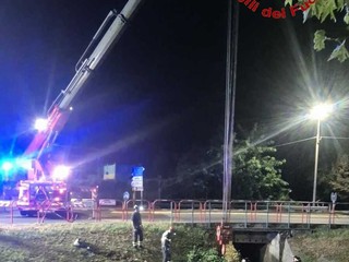 I vigili del fuoco al lavoro sul luogo dell'incidente a Ispra I vigili del fuoco al lavoro sul luogo dell'incidente a Ispra