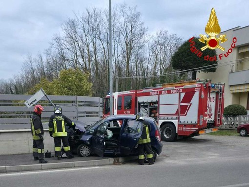 I vigili del fuoco sul luogo dell'incidente