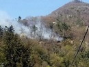 Il fronte dell'incendio (foto Comune di Induno Olona)