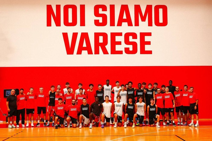 Il gruppo Elite (allargato) in allenamento questa mattina sul campo 2 del Campus (tutte le foto sono di Alberto Ossola/Pallacanestro Varese) Il gruppo Elite (allargato) in allenamento questa mattina sul campo 2 del Campus (tutte le foto sono di Alberto Ossola/Pallacanestro Varese)