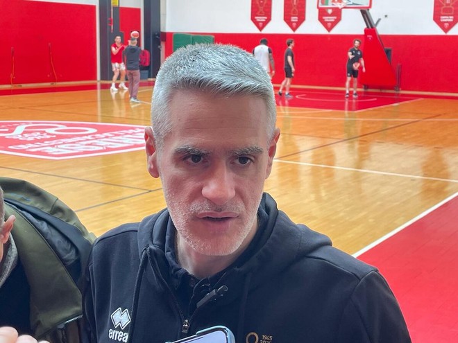 La Varese dei piccoli passi, il derby, l'anticima. Kastritis: «Dipende come sempre tutto da noi»