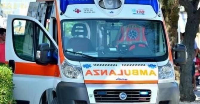 L'elicottero precipitato a Lesa era partito per un volo panoramico sul Lago Maggiore. Morto il pilota L'elicottero precipitato a Lesa era partito per un volo panoramico sul Lago Maggiore. Morto il pilota