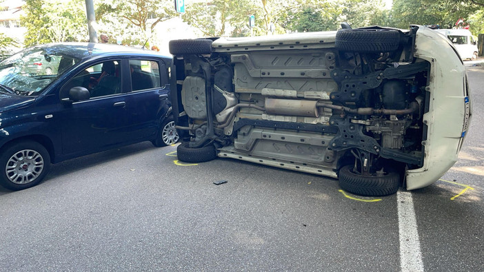 Busto, caos viabilità attorno al liceo Tosi. La denuncia della mamma di una studentessa in carrozzina