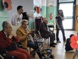 L'iniziativa di Gavirate "Adotta un nonno", protagonisti i bimbi della materna di Voltorre e gli ospiti della casa di riposo Bernacchi