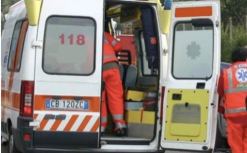 Ancora un incidente con una moto in viale Borri: soccorsi due giovanissimi