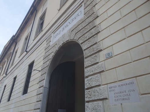 Un bustese su dieci è straniero.  «Che ne è dei mediatori linguistici?»