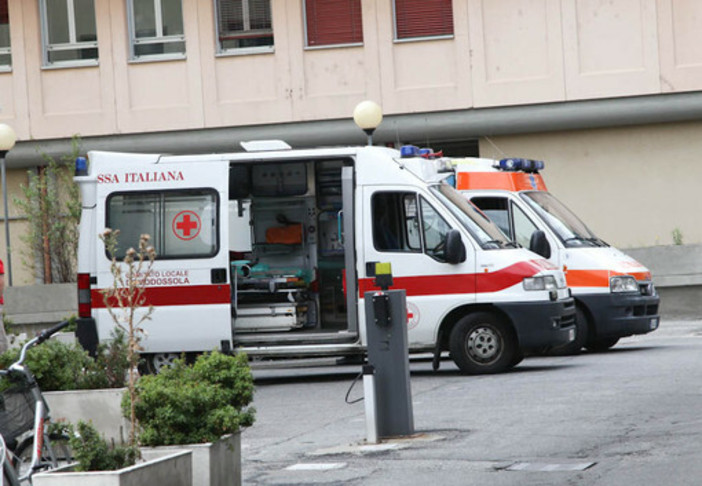 Tragedia sul lavoro in Ossola, 48enne muore schiacciato tra un camion e un muro Tragedia sul lavoro in Ossola, 48enne muore schiacciato tra un camion e un muro