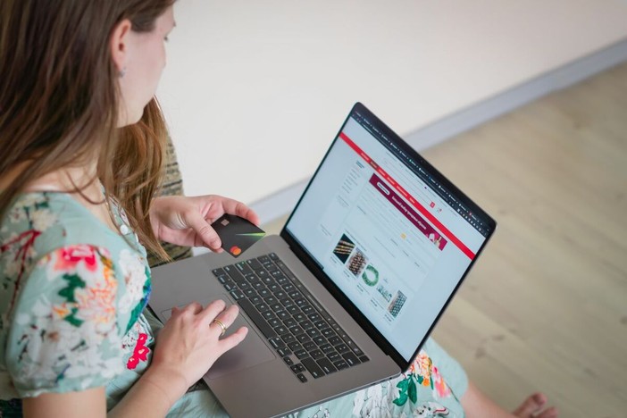 Come risparmiare sugli acquisti online: la guida completa