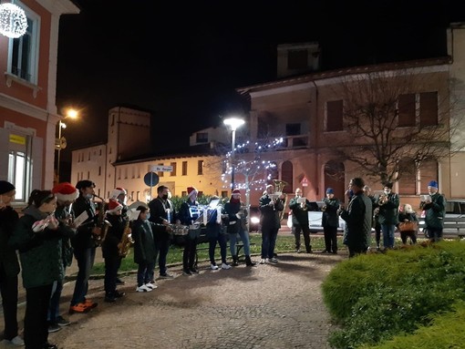 Banda musicale in piazza De Gasperi ad Arcisate (foto d'archivio)