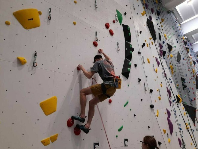 Sfida verticale ed emozioni alla Salewa Cube di San Fermo a Varese