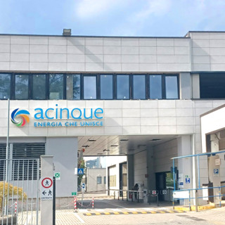 Acinque apre le porte degli impianti. Alla scoperta della centrale del teleriscaldamento di Varese Acinque apre le porte degli impianti. Alla scoperta della centrale del teleriscaldamento di Varese