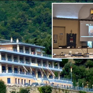 Nel riquadro, un momento della commissione