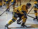 Alessio Piroso, 29 anni, settima stagione a Varese: quando lo speaker dell'Acinque Ice Arena urla il suo nome viene giù tutto (foto Galbiati) Alessio Piroso, 29 anni, settima stagione a Varese: quando lo speaker dell'Acinque Ice Arena urla il suo nome viene giù tutto (foto Galbiati)
