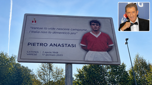 La targa per Pietro Anastasi e nel riquadro Ezio Greggio La targa per Pietro Anastasi e nel riquadro Ezio Greggio