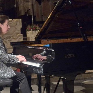 La pianista canadese Angela Hewitt esibitasi ieri sera presso la Basilica di San Vittore