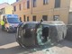 Auto si ribalta a Rho, ferita la conducente e la nipotina di tre anni