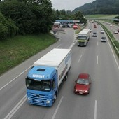 Automobilisti senza vignette autostradali in Svizzera: multe al confine