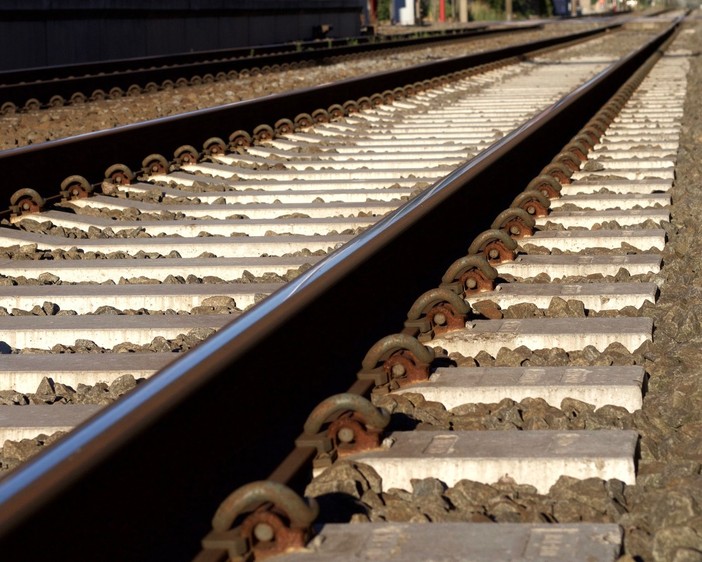 Giovane di 23 anni muore travolto dal treno a Bollate Giovane di 23 anni muore travolto dal treno a Bollate