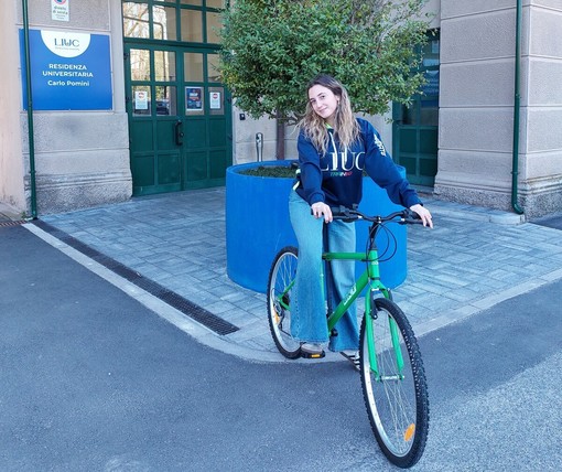 Dieci nuove biciclette donate dalla Ercole Comerio alla residenza Liuc