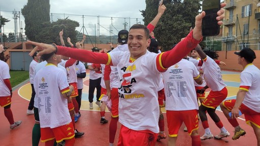Elios Minaj, 23 anni, festeggia la promozione del Bra: per l'ex Varese 10 gol (foto Christian Flammia da Targatocn.it)