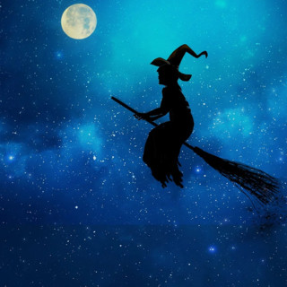 La Befana si prepara a fare le acrobazie in Valle Olona