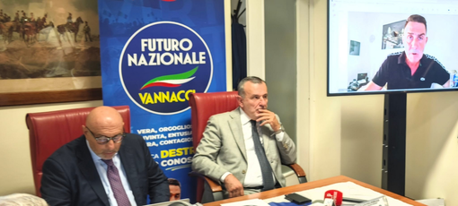 Luca Ferrazzi (a destra) con Luca Bernardo. In collegamento, Roberto Vannacci Luca Ferrazzi (a destra) con Luca Bernardo. In collegamento, Roberto Vannacci