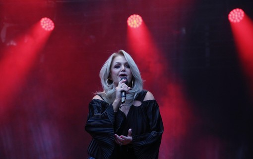 Addio a Bonnie Tyler, muore a 75 anni la voce roca del rock romantico
