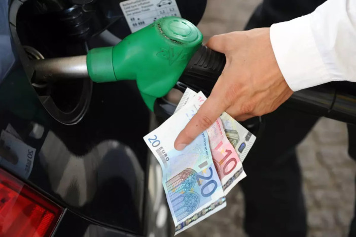 L'allarme di Coldiretti Varese: «Carburanti oltre i 2 euro: aumentano i costi per imprese agricole e famiglie» L'allarme di Coldiretti Varese: «Carburanti oltre i 2 euro: aumentano i costi per imprese agricole e famiglie»
