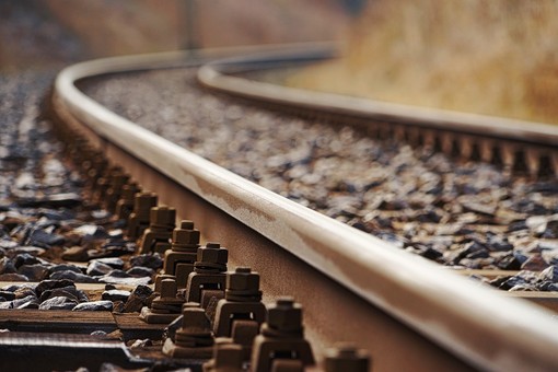 Uomo muore travolto dal treno a Parabiago: circolazione sospesa sulla linea tra Varese e Milano