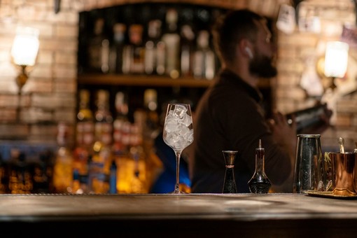 L'ABC di un bancone barman perfetto: l'importanza delle 3 caratteristiche indispensabili