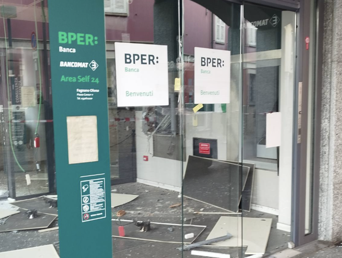 La devastazione provocato dal botto (foto tratta dal gruppo Facebook Fagnano Olona Appuntamenti, Avvisi e Segnalazioni)