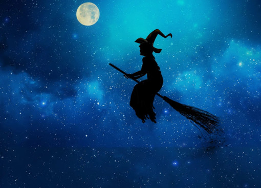 La Befana si prepara a fare le acrobazie in Valle Olona La Befana si prepara a fare le acrobazie in Valle Olona