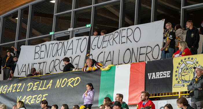 Domani servirà lo spirito impresso nello striscione della curva esposto sabato scorso durante Varese-Appiano (Foto Galbiati) Domani servirà lo spirito impresso nello striscione della curva esposto sabato scorso durante Varese-Appiano (Foto Galbiati)