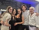Da sinistra Francesca, Naima, Jessica, Nicolò e Saro, una bellissima squadra alla Bussola di viale Belforte a Varese Da sinistra Francesca, Naima, Jessica, Nicolò e Saro, una bellissima squadra alla Bussola di viale Belforte a Varese