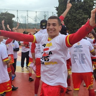 Elios Minaj, 23 anni, festeggia la promozione del Bra: per l'ex Varese 10 gol (foto Christian Flammia da Targatocn.it)