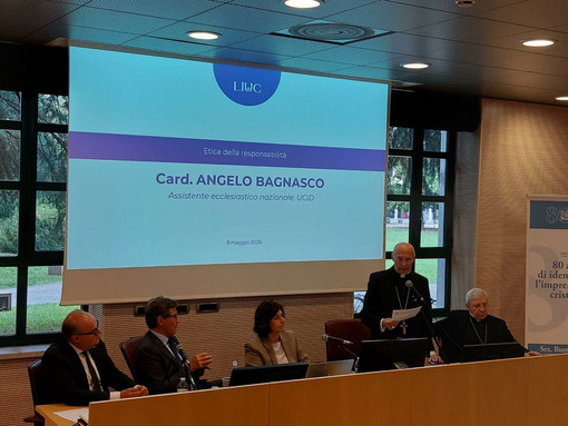 «Il lavoro deve rimettere al centro la persona». Alla Liuc il richiamo del cardinale Bagnasco contro la “società delle solitudini”