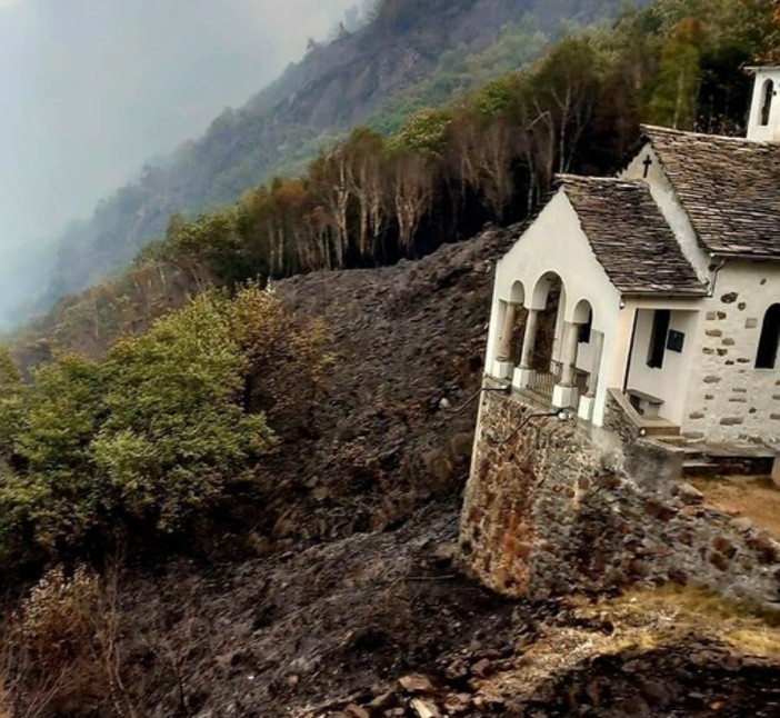 Premosello, salva dalle fiamme la chiesetta dell'Alpe Lut: «Un piccolo miracolo» Premosello, salva dalle fiamme la chiesetta dell'Alpe Lut: «Un piccolo miracolo»