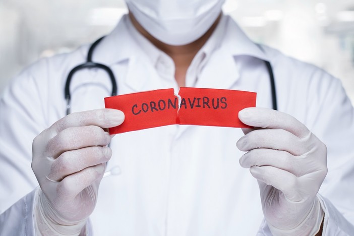 Coronavirus, l'epidemiologo Demicheli: «I nuovi casi positivi hanno una carica virale molto bassa»