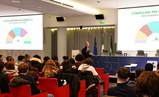 "Consiglieri per un giorno 5.0": al via il progetto regionale di educazione civica. Coinvolte due scuole del Varesotto