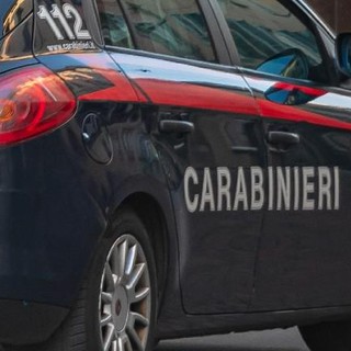 Furti in serie al centro commerciale: ladri svaligiano cinque negozi