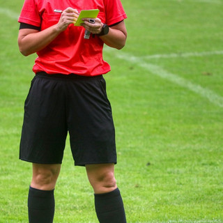 LA LETTERA. «Io, allenatore di una squadra di ragazzi, vedo arbitri intoccabili e lontani delle emozioni del campo. Questo sistema crea padroni in divisa invece che servitori del gioco»