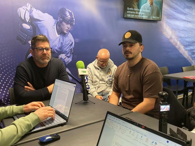 Christian Buono questa mattina al palaghiaccio per le sue prime parole da Mastino