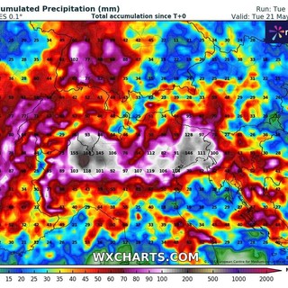 La cartina &quot;Wxcharts.com&quot; dei possibili accumuli previsti: sulla nostra provincia si va almeno dai 100 a oltre 150 millimetri di pioggia