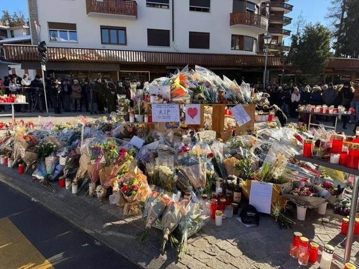 Una Befana in forma ridotta a Sesto Calende dopo la tragedia di Crans-Montana