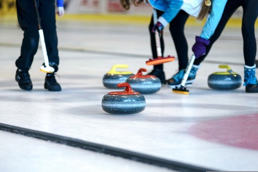 Rinascita del ghiaccio varesino: anche il curling chiama a raccolta gli appassionati