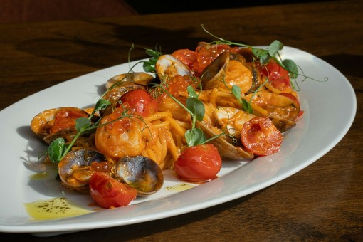 La guida senza tempo del cuoco alla pasta d'ispirazione mediterranea: rapida, equilibrata e vivace La guida senza tempo del cuoco alla pasta d'ispirazione mediterranea: rapida, equilibrata e vivace